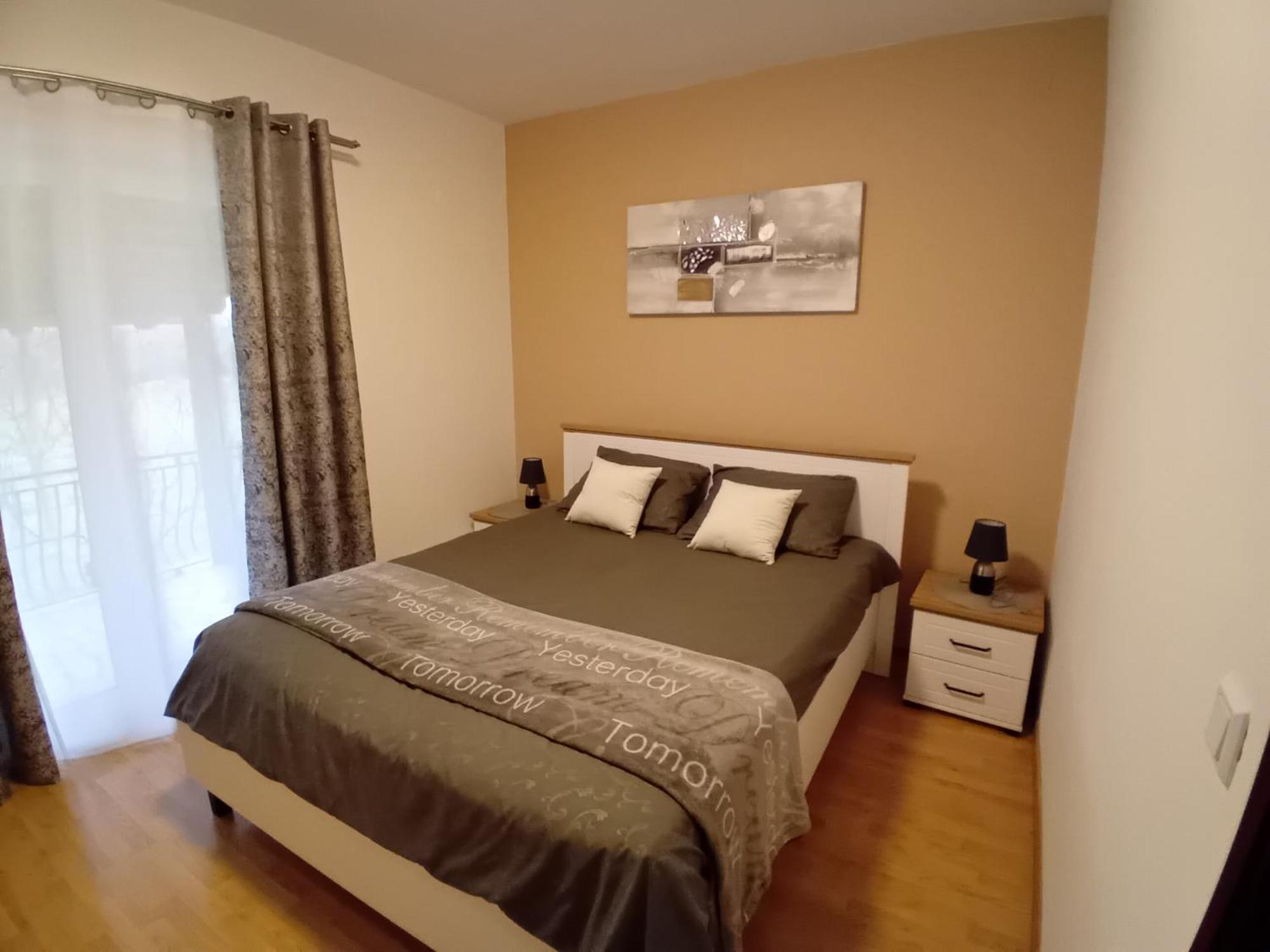 Apartman Krcina クルニカ エクステリア 写真